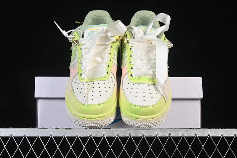 All categories Nk Air Force 1 Air Force series Nk Air Force 1 Low Air Force low-top Nike Air Force 1'07 Low "Pearl & Soft Jade" Hand-painted graffiti Pearl nephrite Air Force 1 low-top casual sneakers FJ7740-101